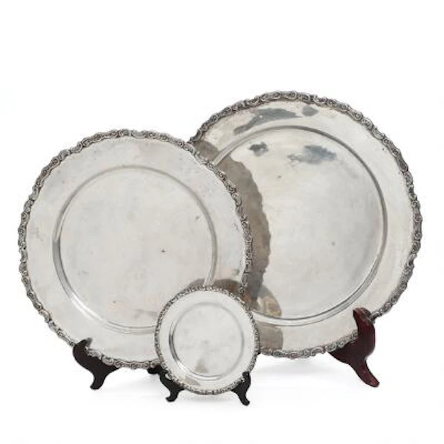 Peruvian silverware comprising two trays and a bottle coaster of sterling