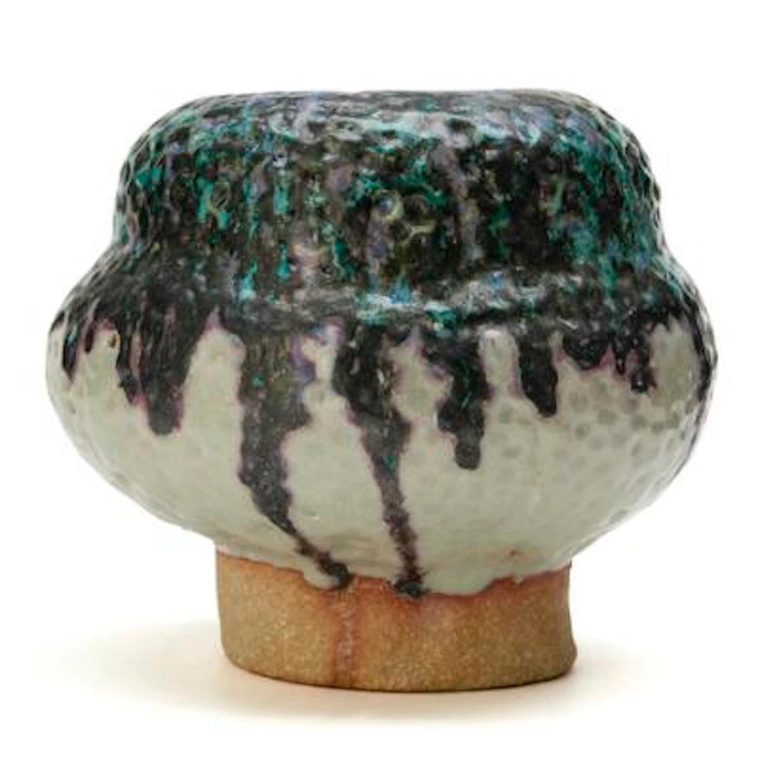 Bente Skjøttgaard: Stoneware vase, partially decorated with light