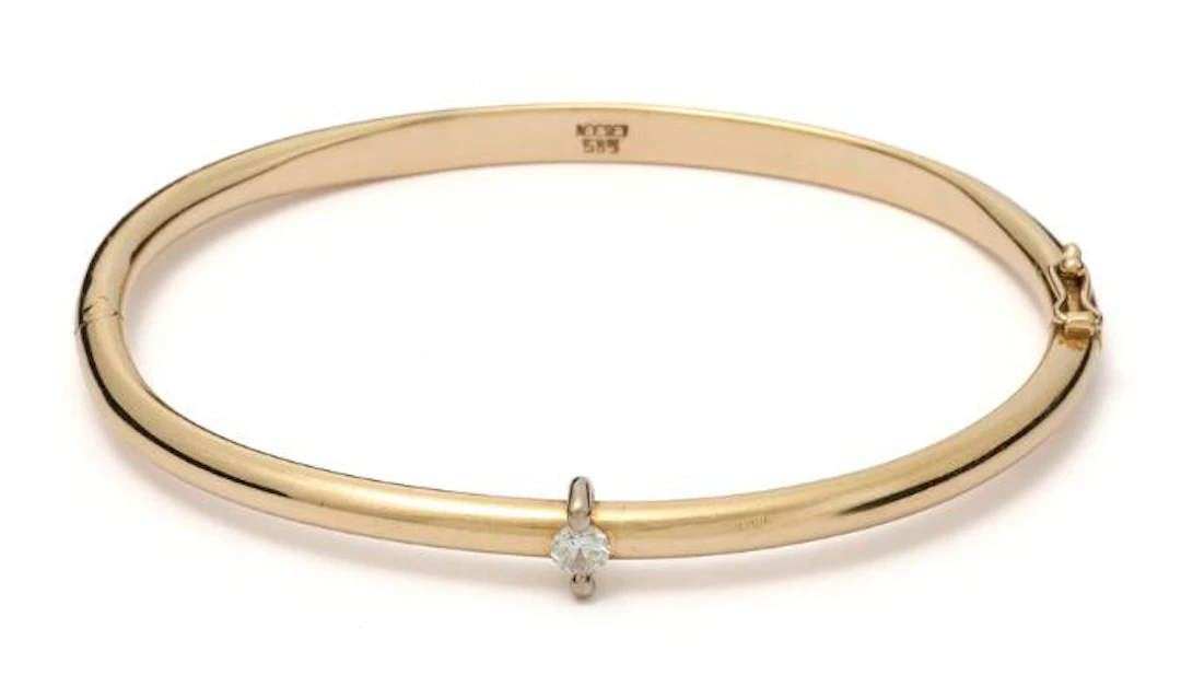 A bracelet set with a brilliant-cut diamond, mounted in 14k gold.