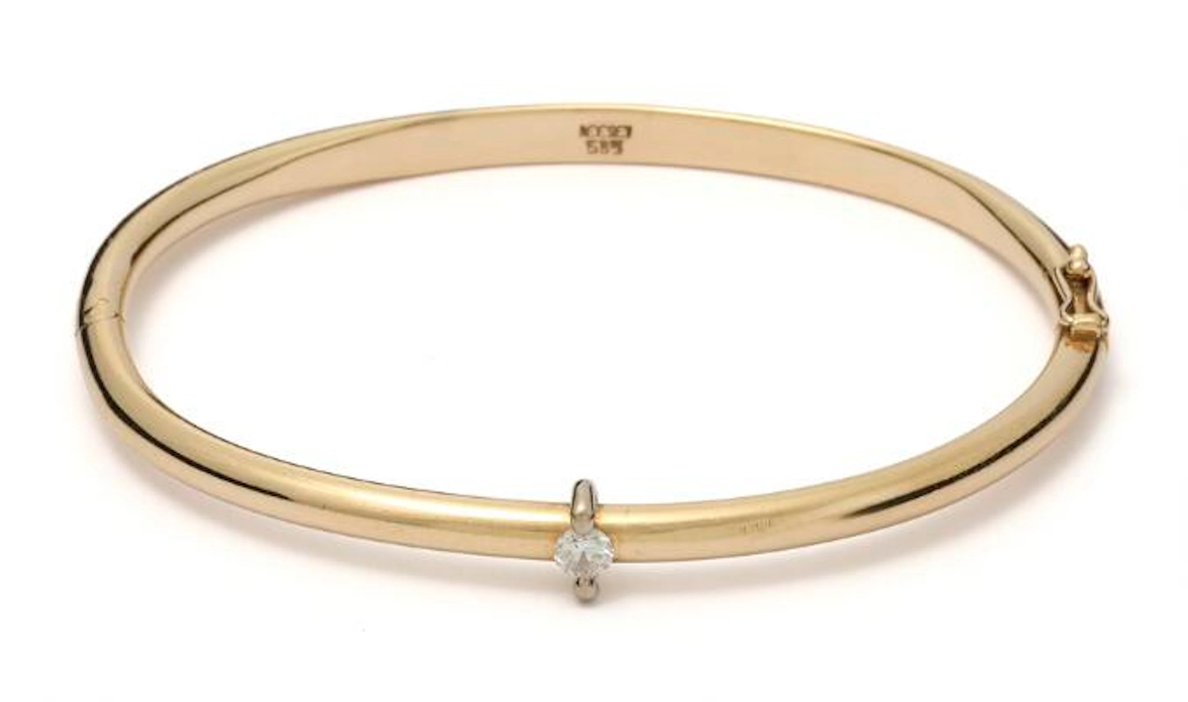 A bracelet set with a brilliant-cut diamond, mounted in 14k gold.