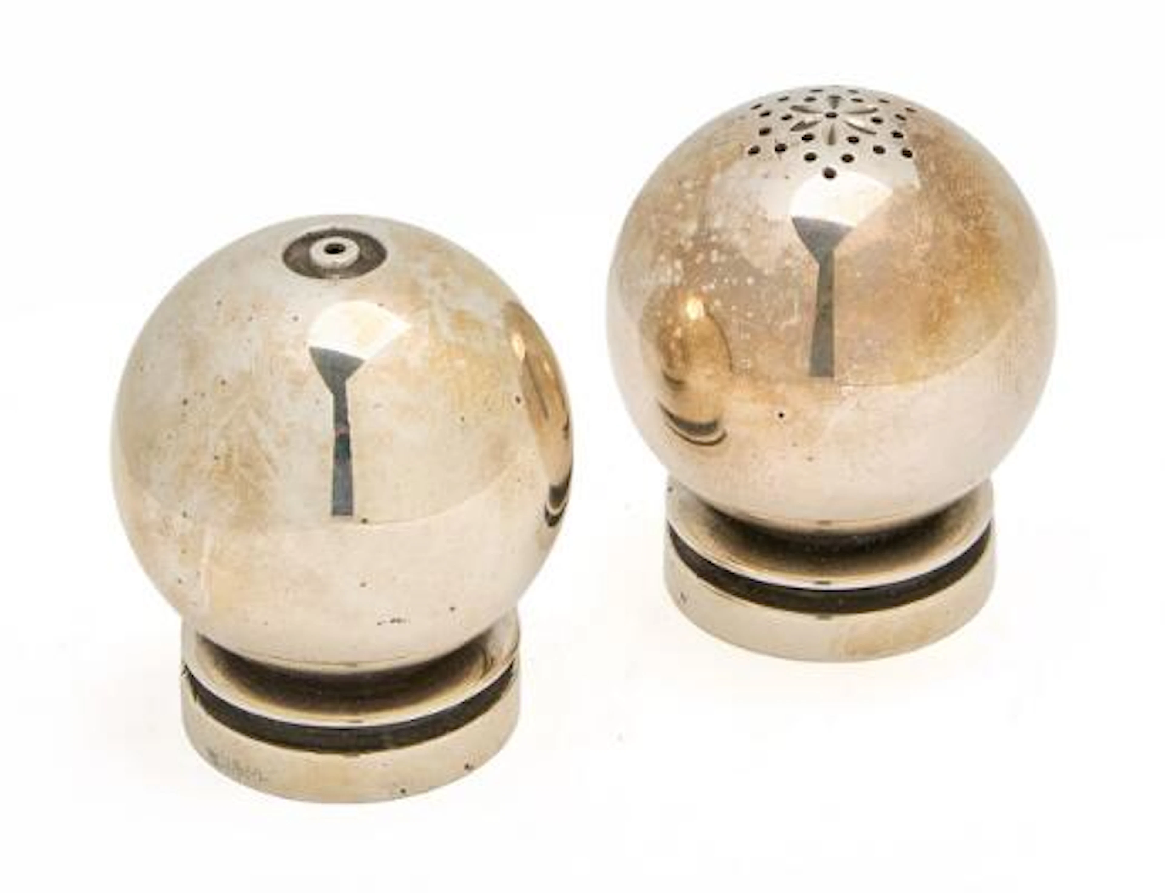 Harald Nielsen: "Pyramid". Sterling silver salt- and pepper shaker.