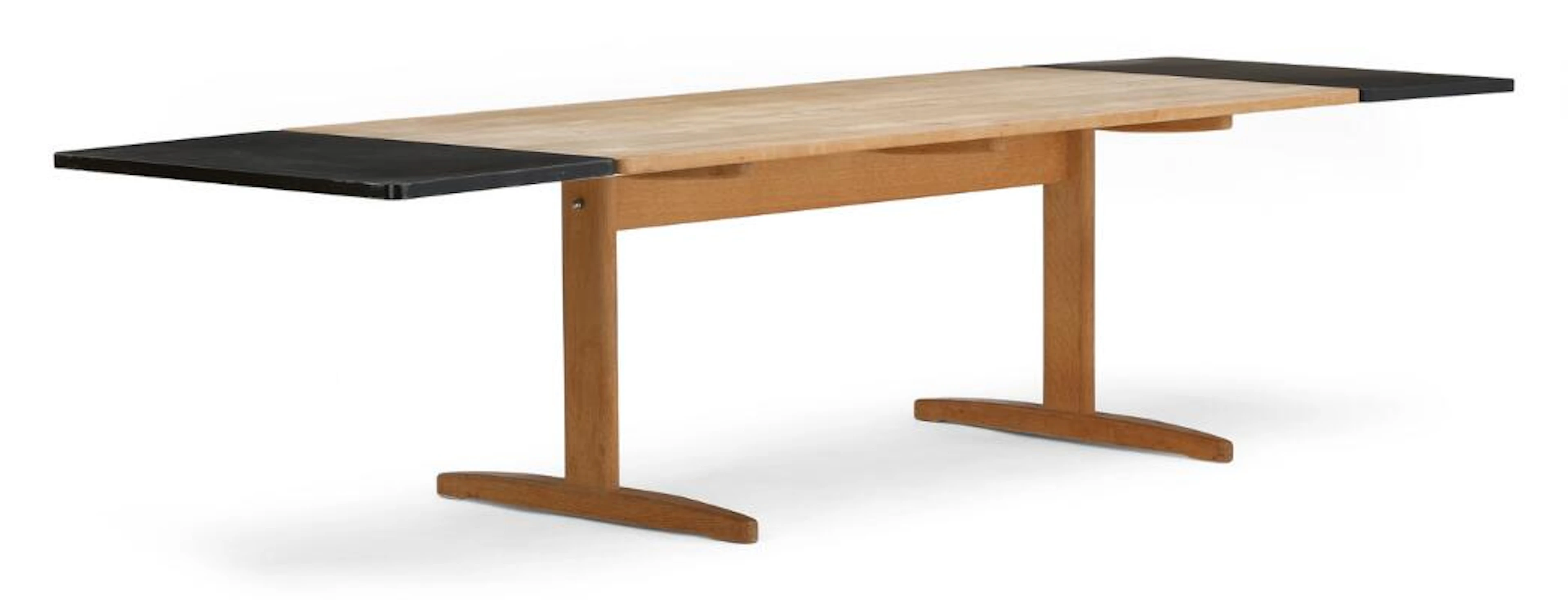 Børge Mogensen: "Shaker". Dining table in solid oak. Two extension