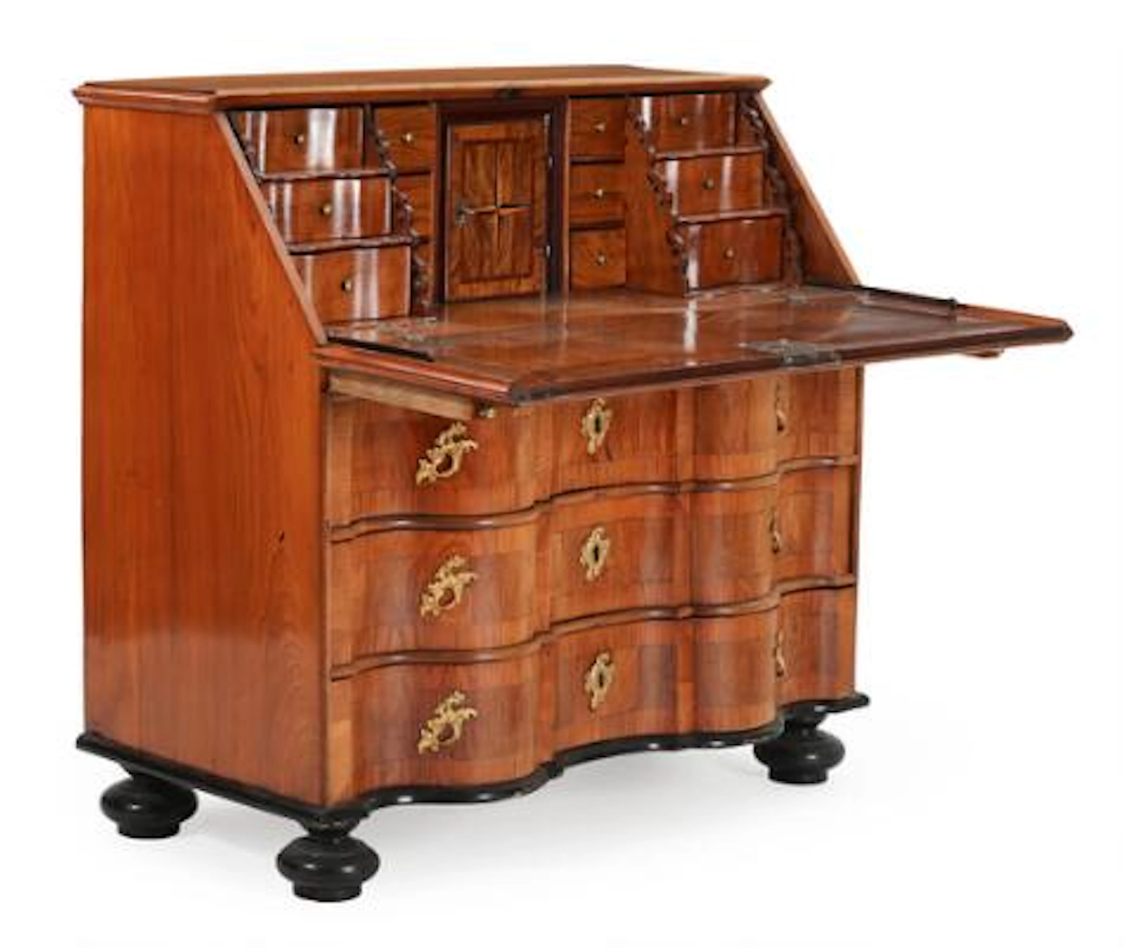 A Baroque elm wood bureau. First half of the 18th century. H. 115