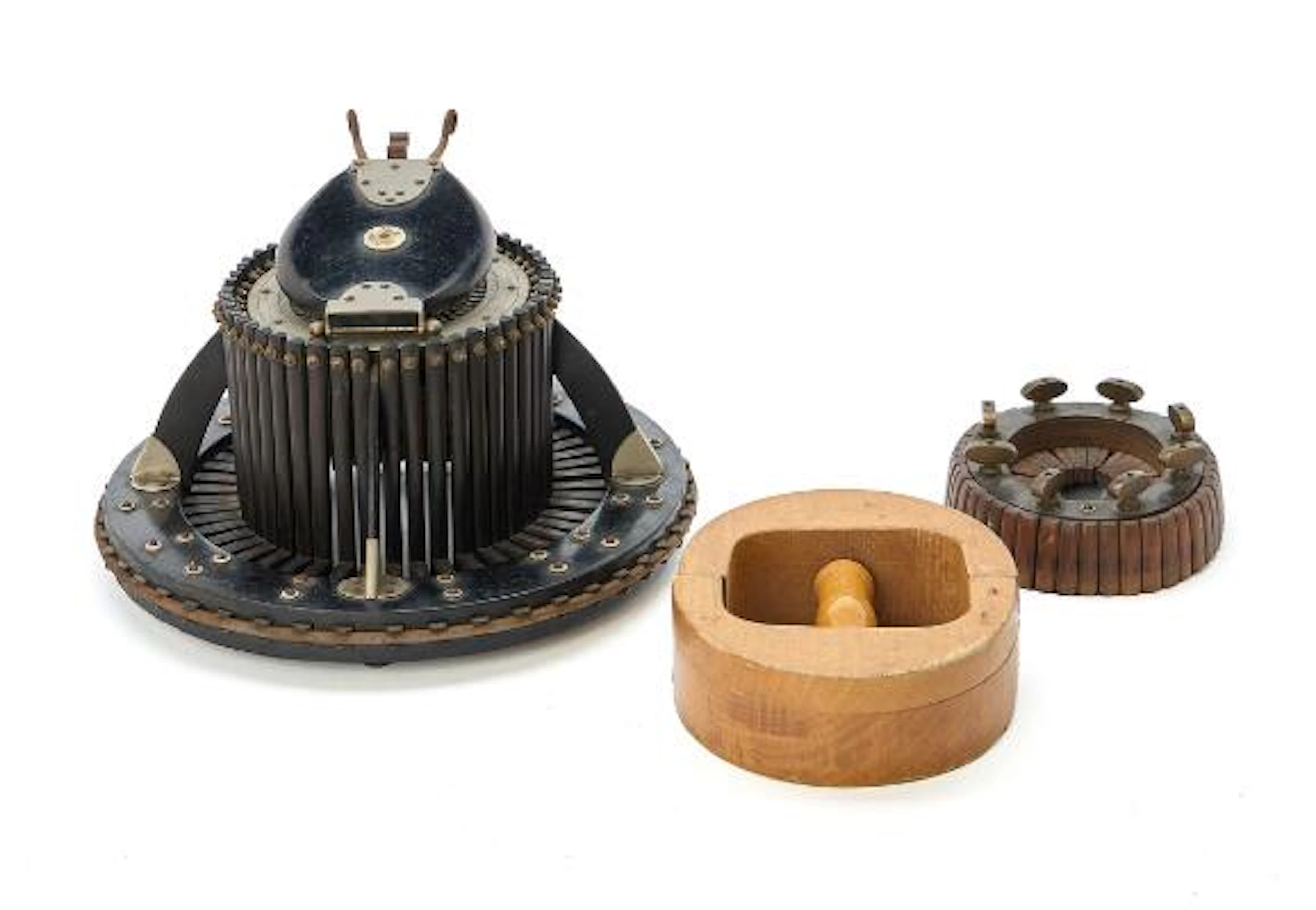 French hat-conformateur marked Aillé Maillard, a formillon and a hat