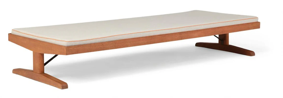 Rud Thygesen: Oak daybed with shaker-shaped legs. Loose mattress upholstered
