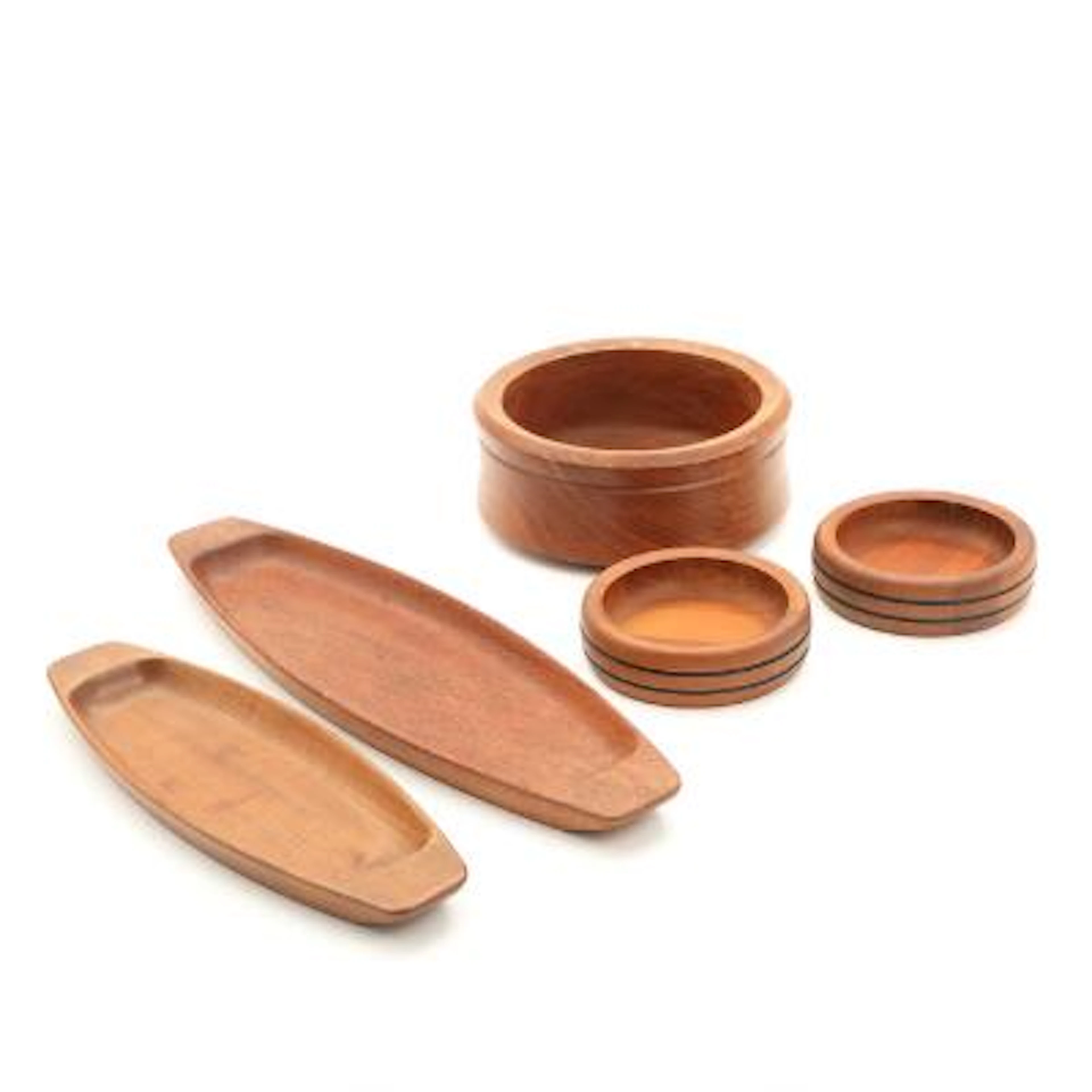 Richard Nissen: Three teak bowls and two dishes. Manufactured and
