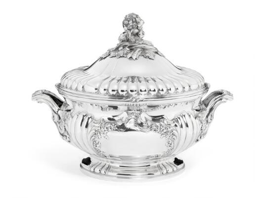 A French silver tureen. Fineness 950, French export mark. Weight 5,957