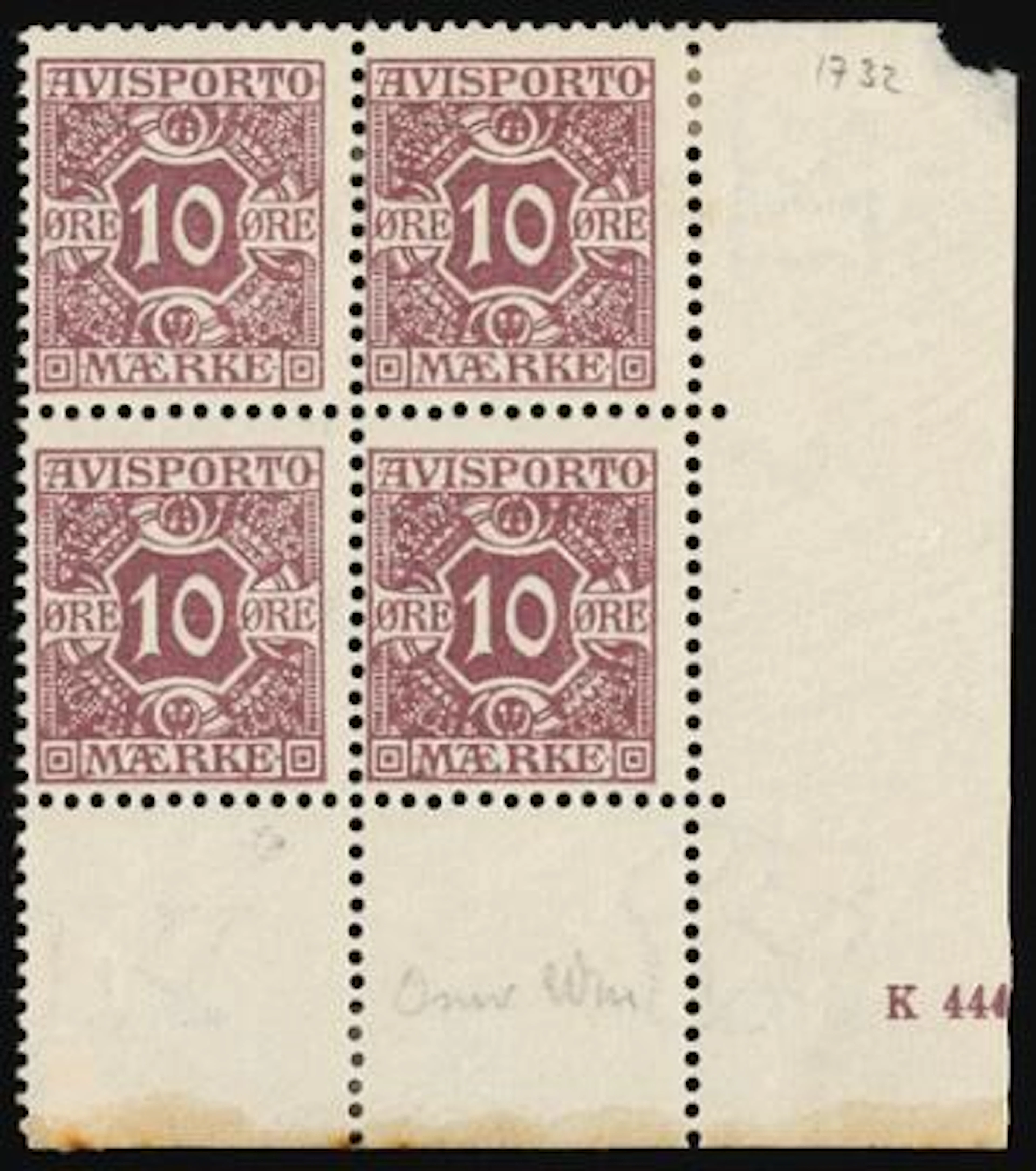 Newspaper. 1907. 10 Øre, lilac. Perf. 12 3/4, wmk. Crown. Mint block