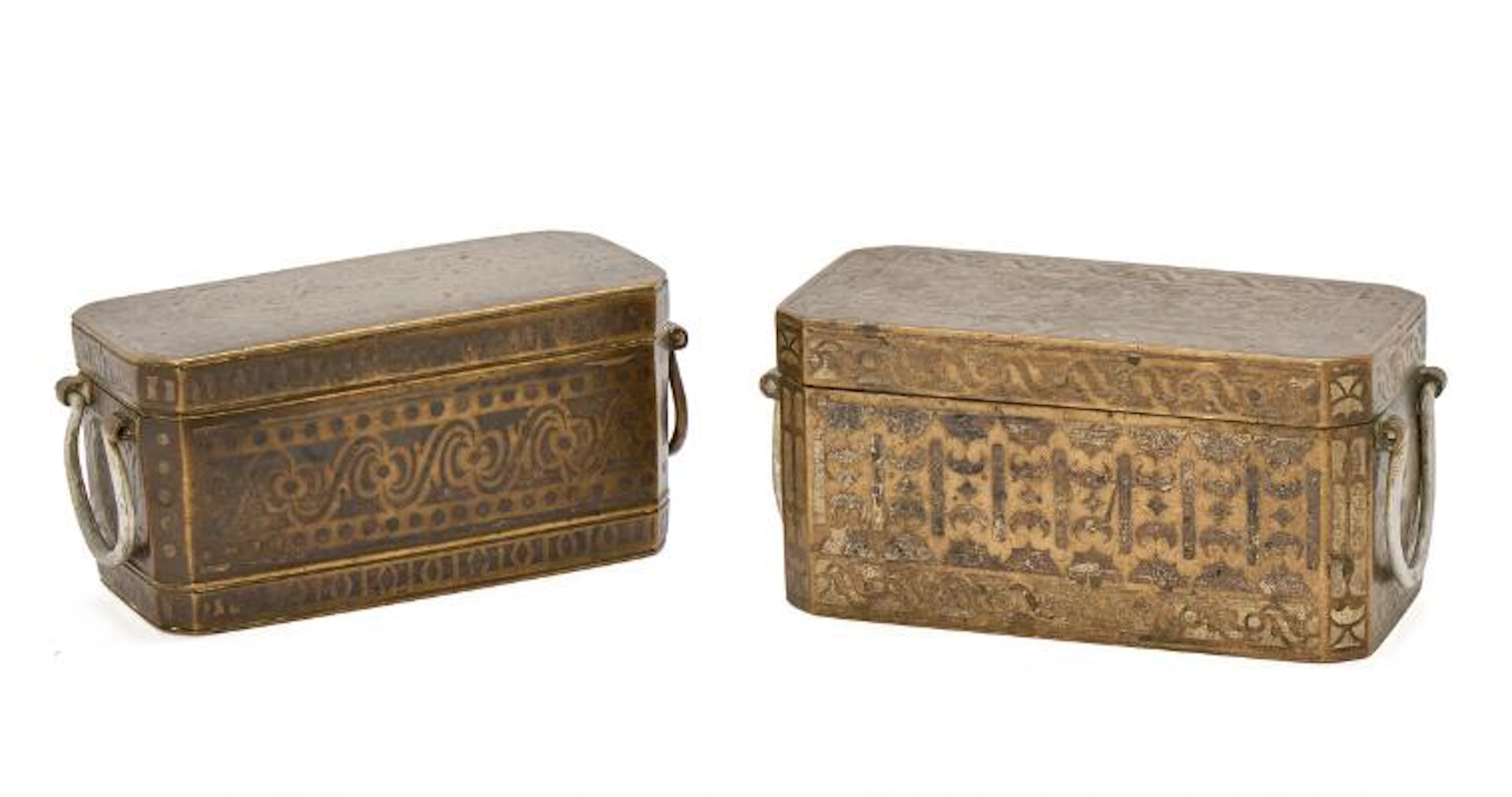 Two indian brass betel nut boxes. C. 1900. L. 13 cm. (2) – Bruun Rasmussen