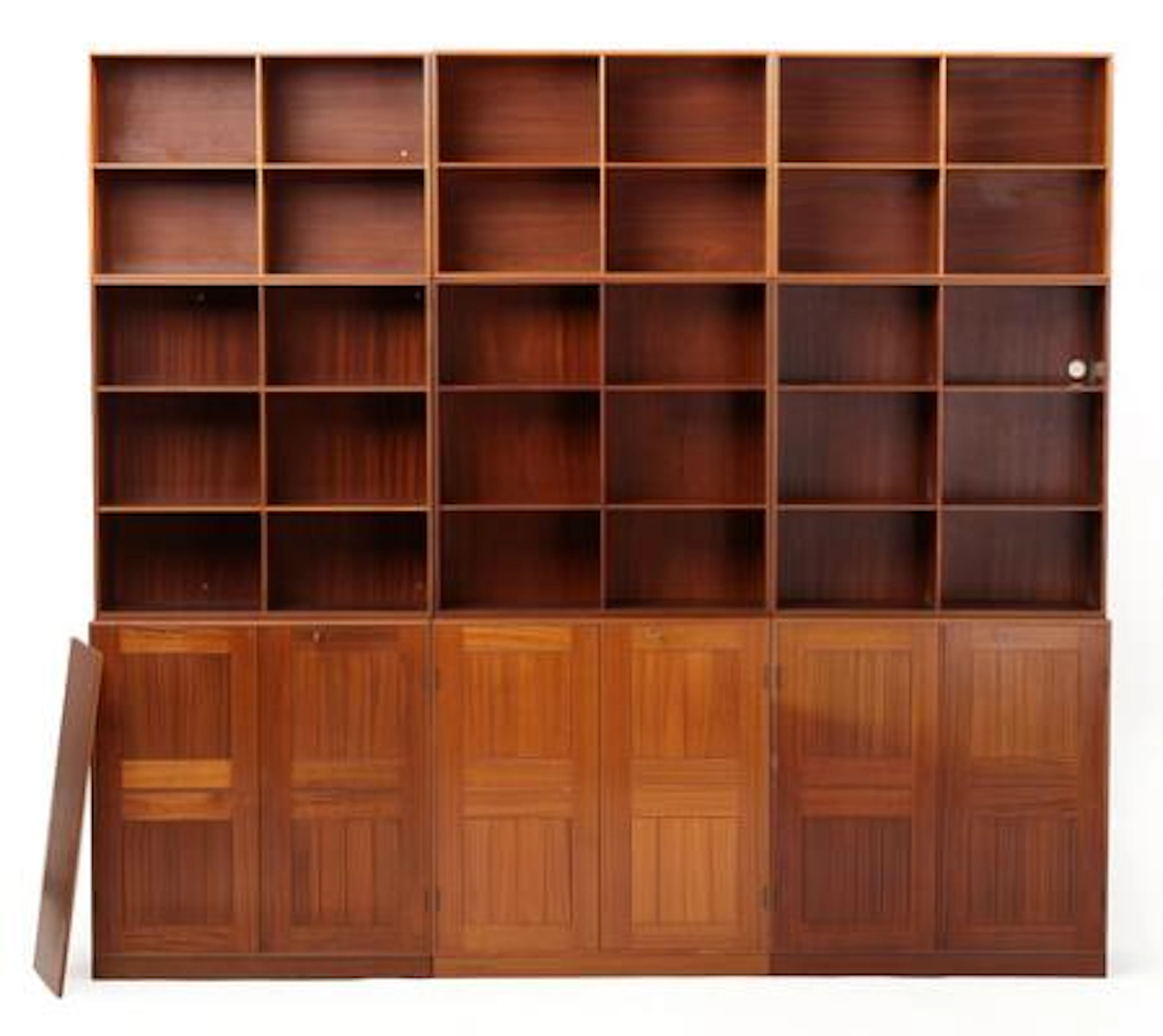Mogens Koch: Wall unit in solid mahogany, comprising three cabinets