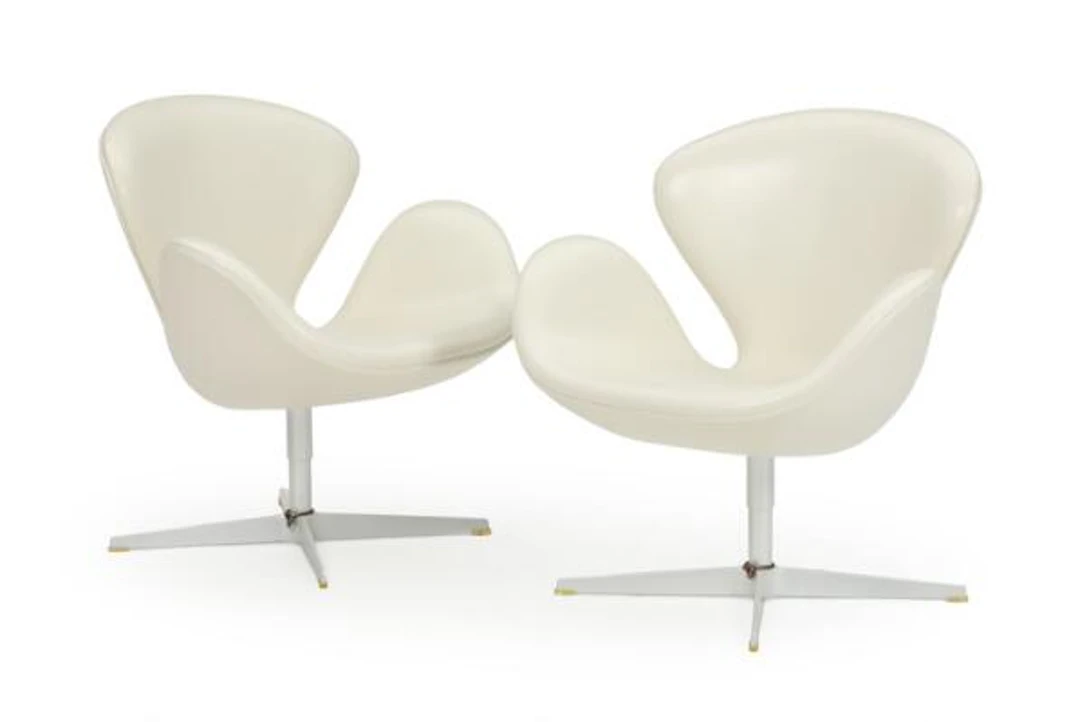 Arne Jacobsen: "The Swan". A pair of lounge chairs upholstered with