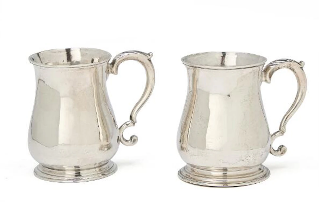 Two English tankards in sterling silver. London 1753 and 1754. Weight