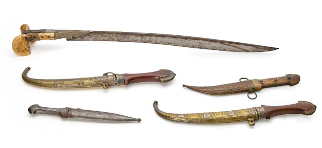 An Ottoman Yatagan, four daggers and a spear. – Bruun Rasmussen Auctioneers