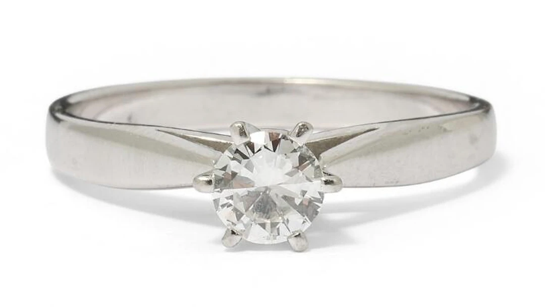 A solitaire diamond ring set with a brilliant-cut diamond, mounted
