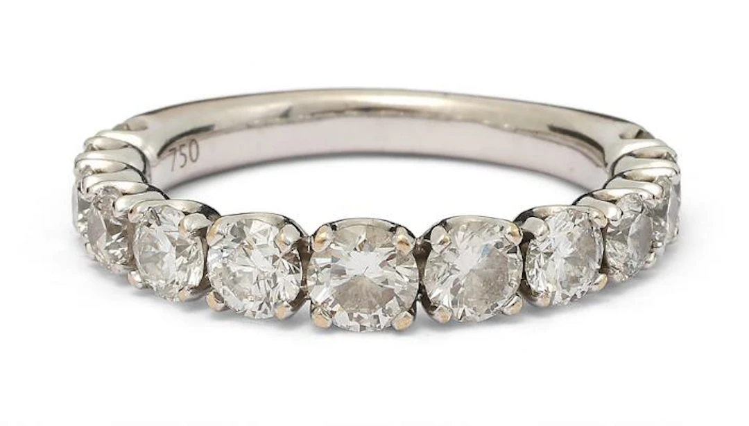 A diamond ring set with diamonds weighing a total of app. 1.82 ct