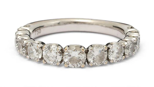 A diamond ring set with diamonds weighing a total of app. 1.82 ct