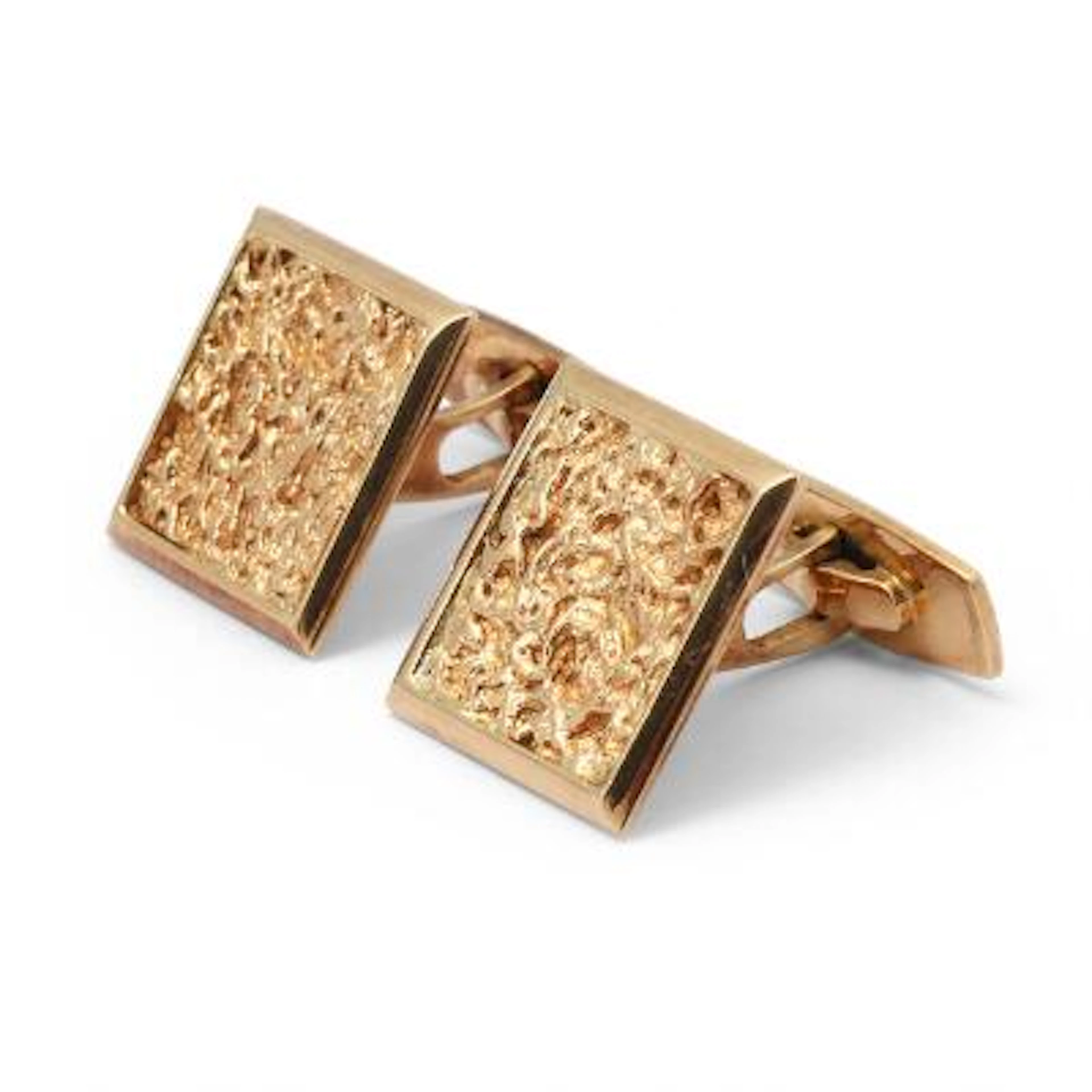 Et par manchetknapper af 14 kt guld. Front 15 mm. Udført hos Gunnar