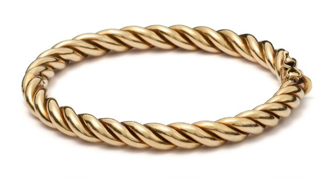 A bangle of 18k gold. Weight 24 g. W. 6 mm. L. 20 cm. – Bruun Rasmussen