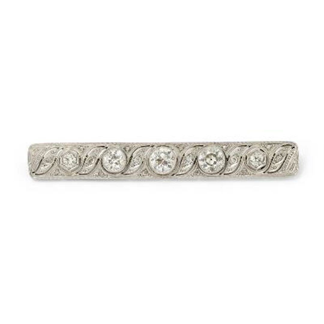 Diamond brooch set with numerous diamonds mounted in platinum, 14k