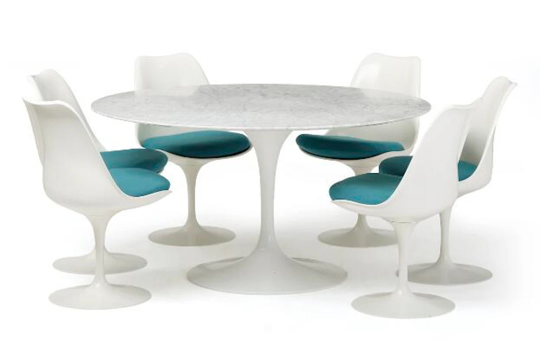 Eero Saarinen: "Tulip". Set of six chairs and table with circular