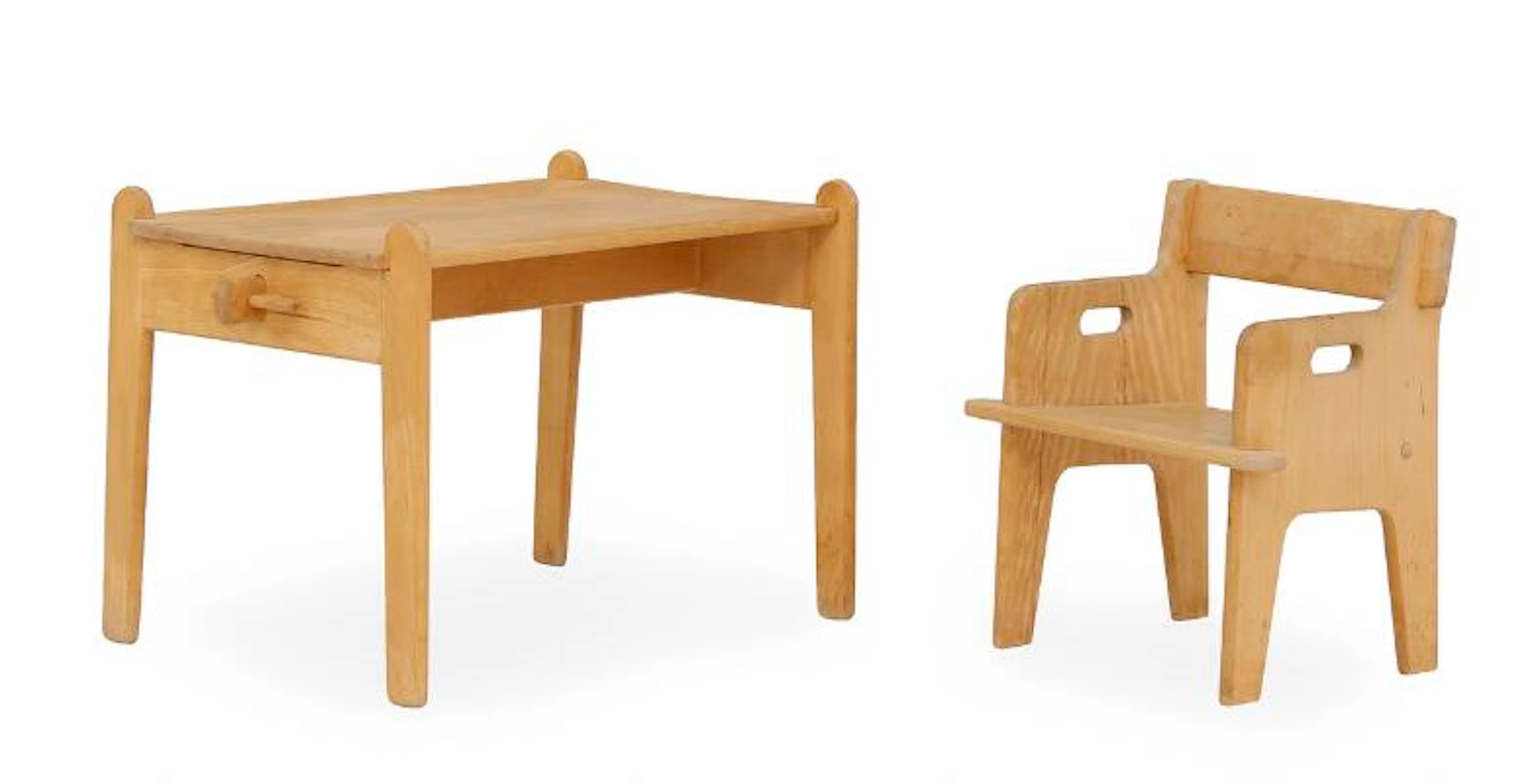 Hans J. Wegner: “Peter's chair” and Peter's table". Childrens furniture