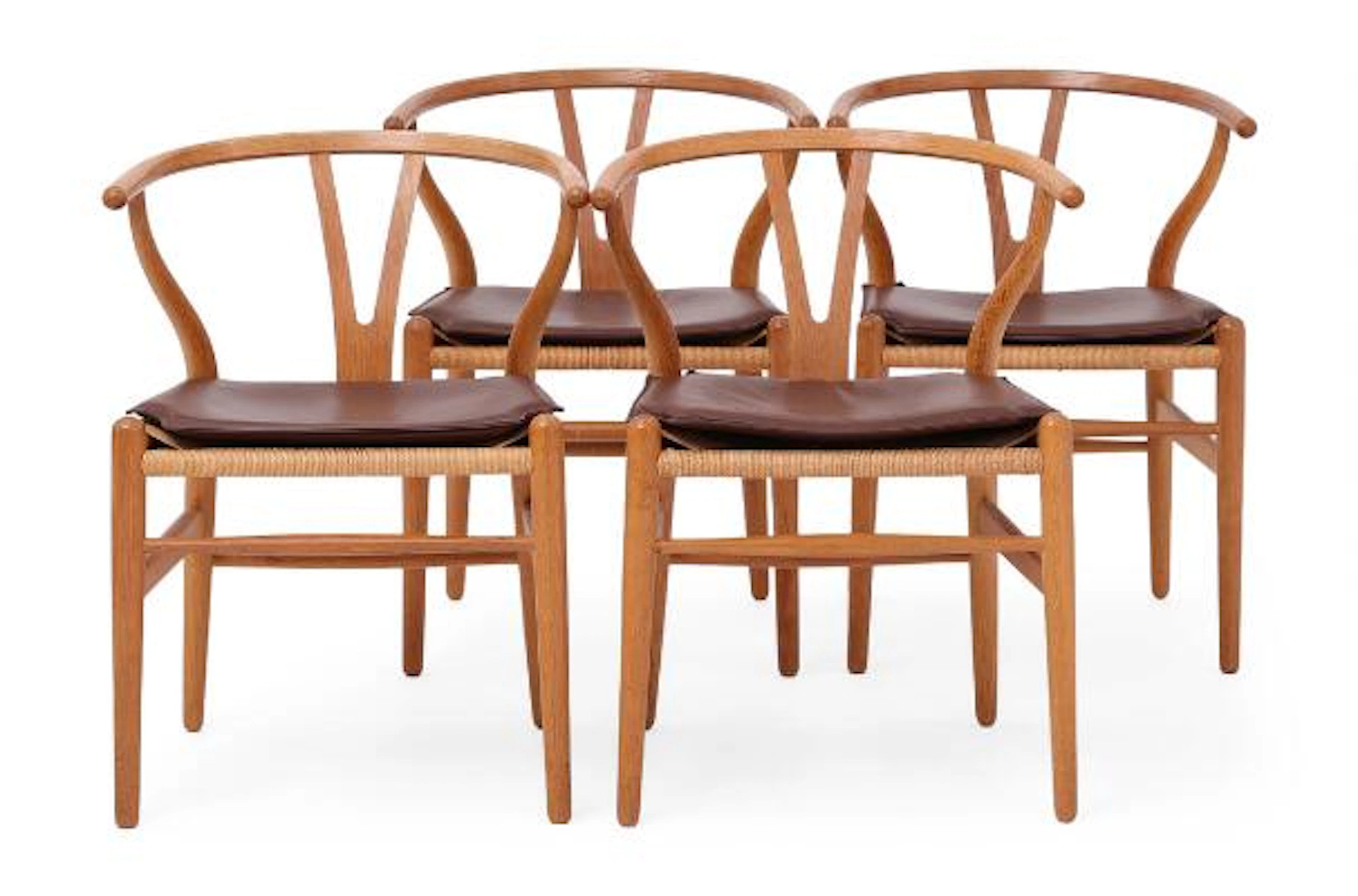 Hans J. Wegner: "Wishbone Chair". Set of four armchairs in oak. Woven