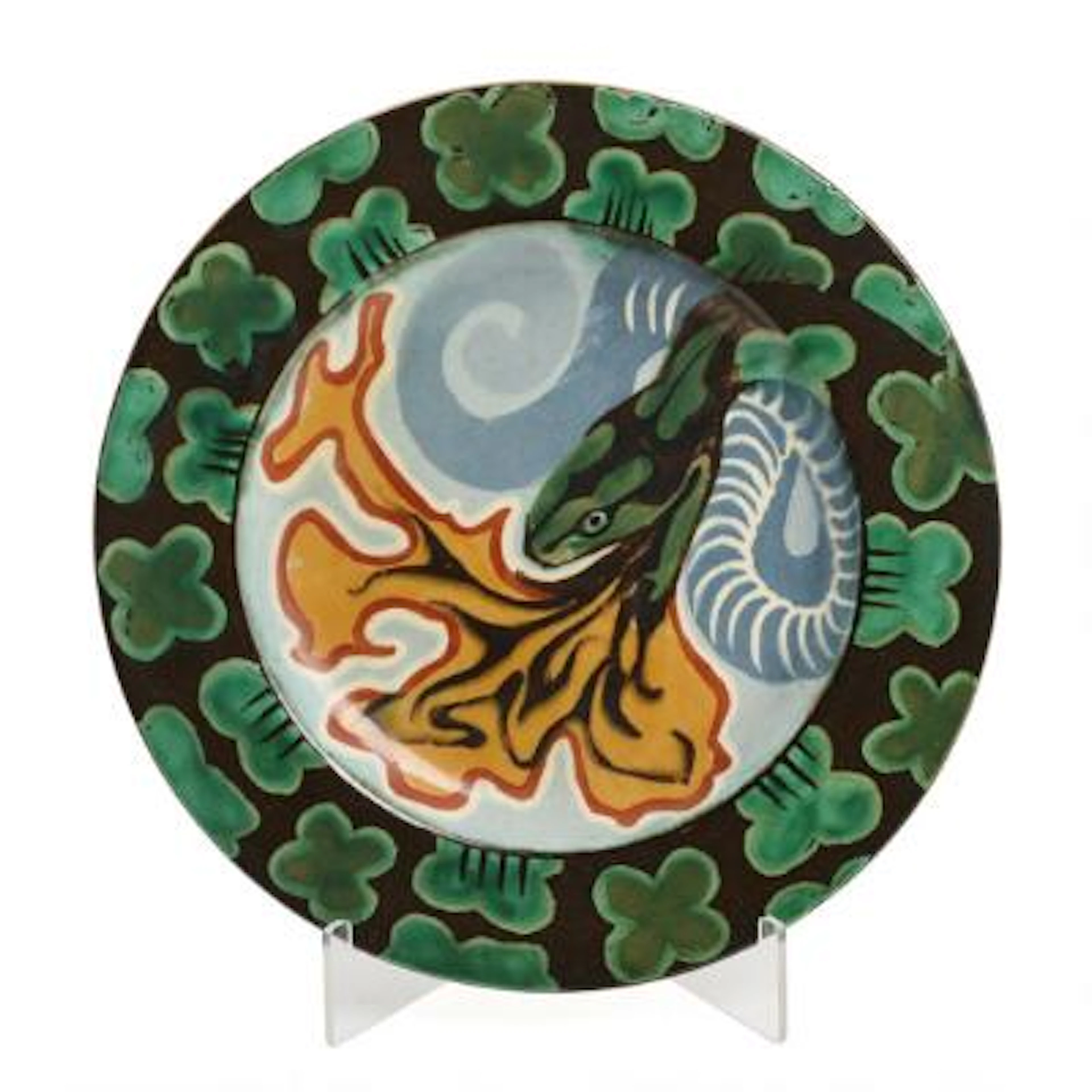Kähler: A circular earthenware dish decorated with fire breathing