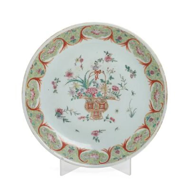 Chinese export porcelain dish, decorated in enamelled colours with