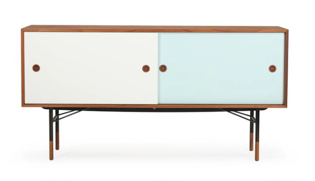 Finn Juhl: Free-standing walnut sideboard with two sliding doors in