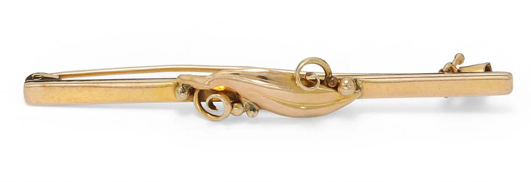 A 14k gold brooch. Weight app. 2.5 g. L. 5 cm. – Bruun Rasmussen Auctioneers