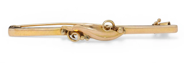 A 14k gold brooch. Weight app. 2.5 g. L. 5 cm. – Bruun Rasmussen Auctioneers