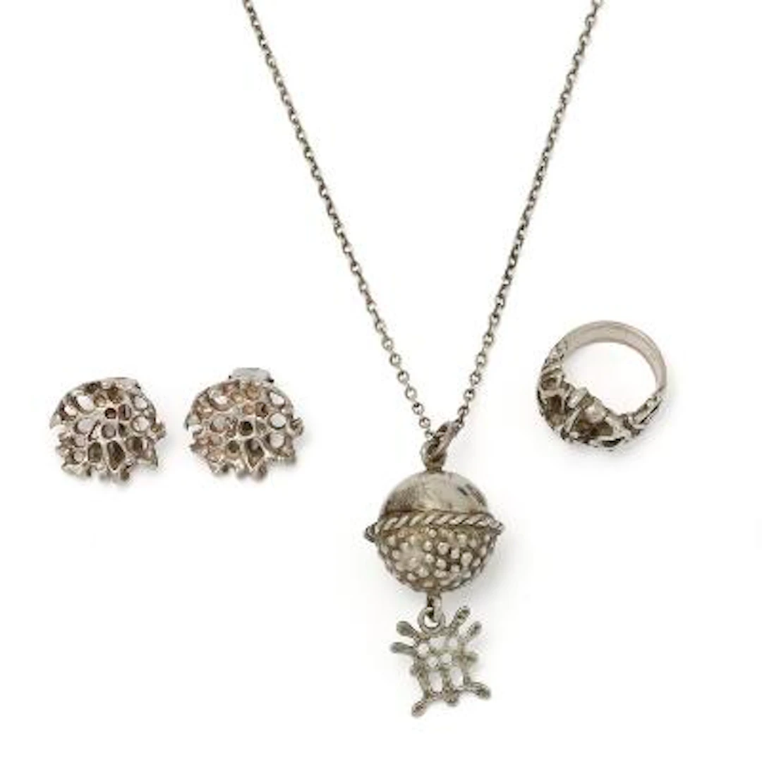 Juhls, Kautokeino: A collection of silver jewellery comprising a necklace