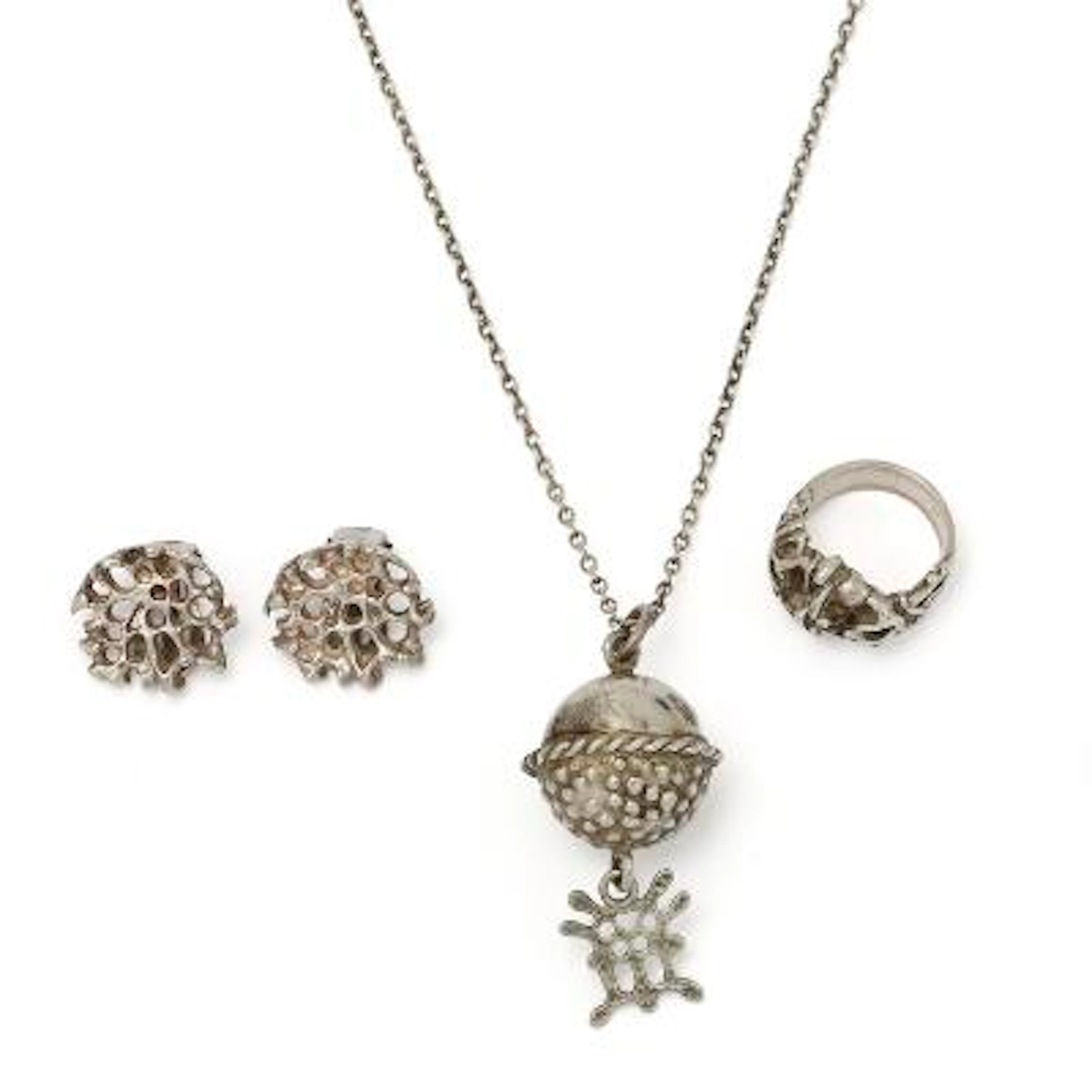 Juhls, Kautokeino: A collection of silver jewellery comprising a necklace