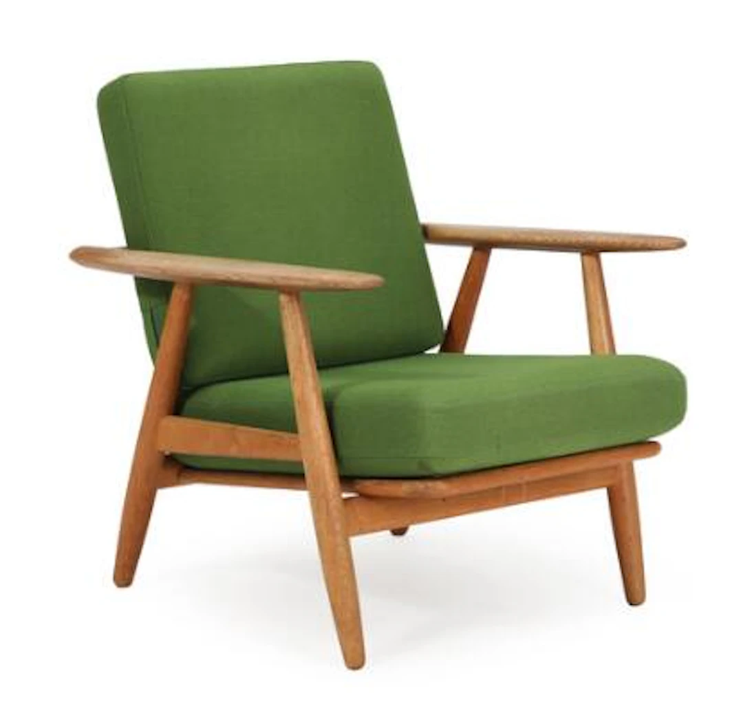 Hans J. Wegner: "The Cigar". An oak easy chair, loose cusions with
