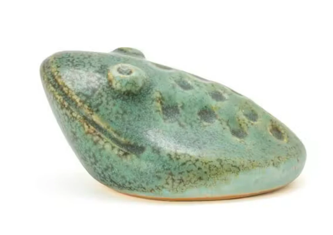 Leon Galleto: A small frog figure of stoneware. Manufactured and stamped
