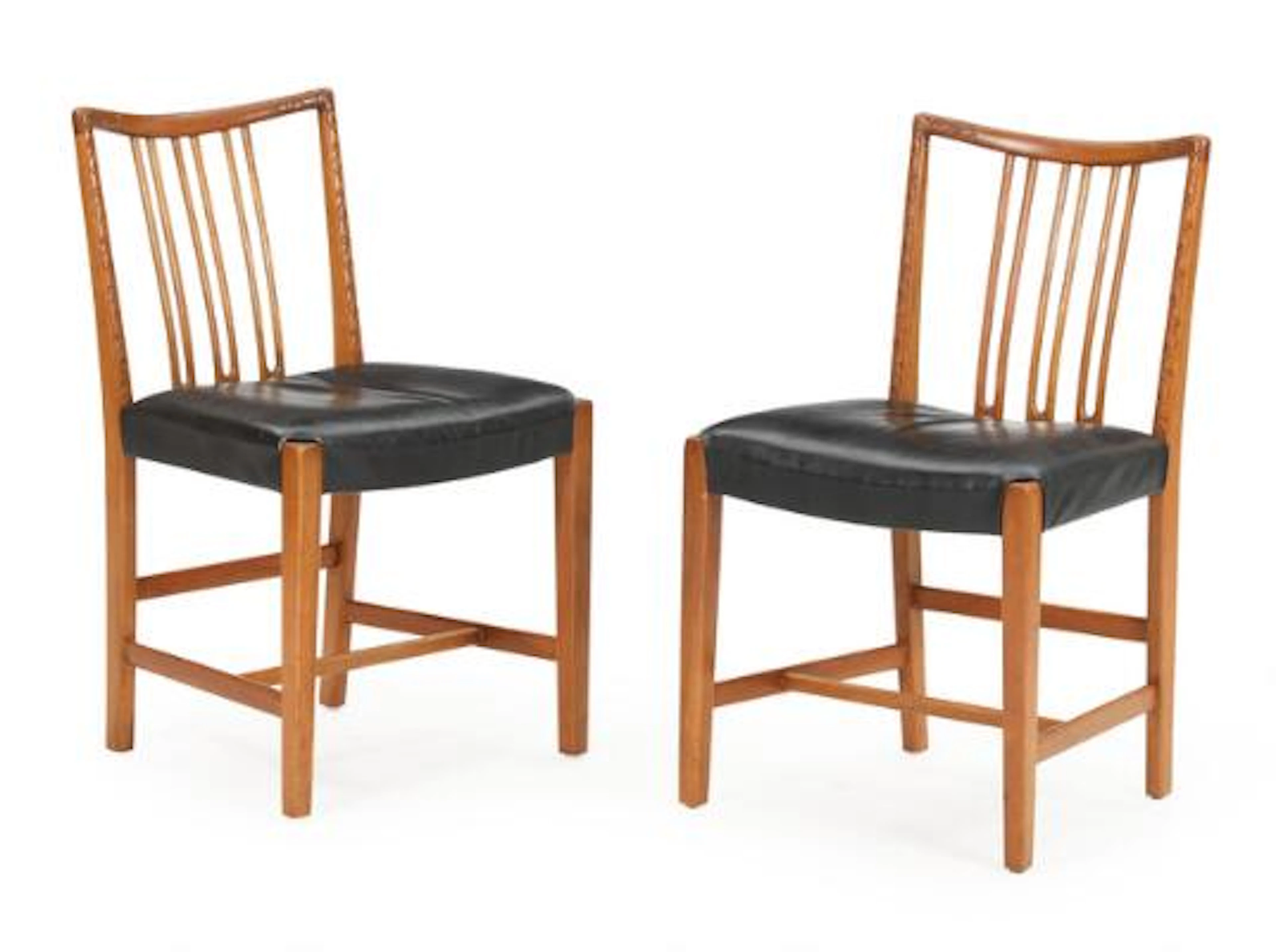 Hans J. Wegner: A pair of oak chairs with carvings, seats with patinated
