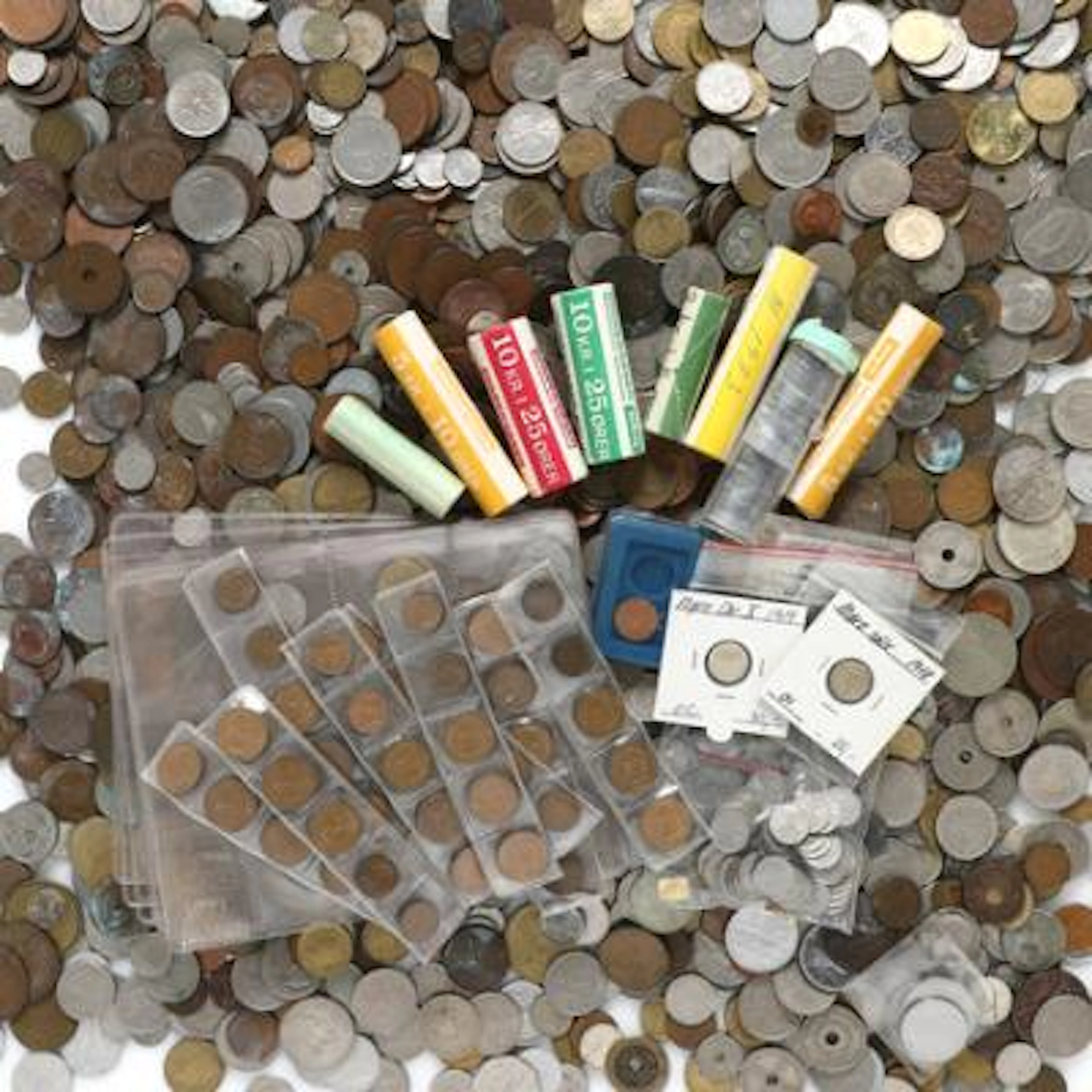 4 albums and 2 boxes with coins from all over the world, i.a. Denmark