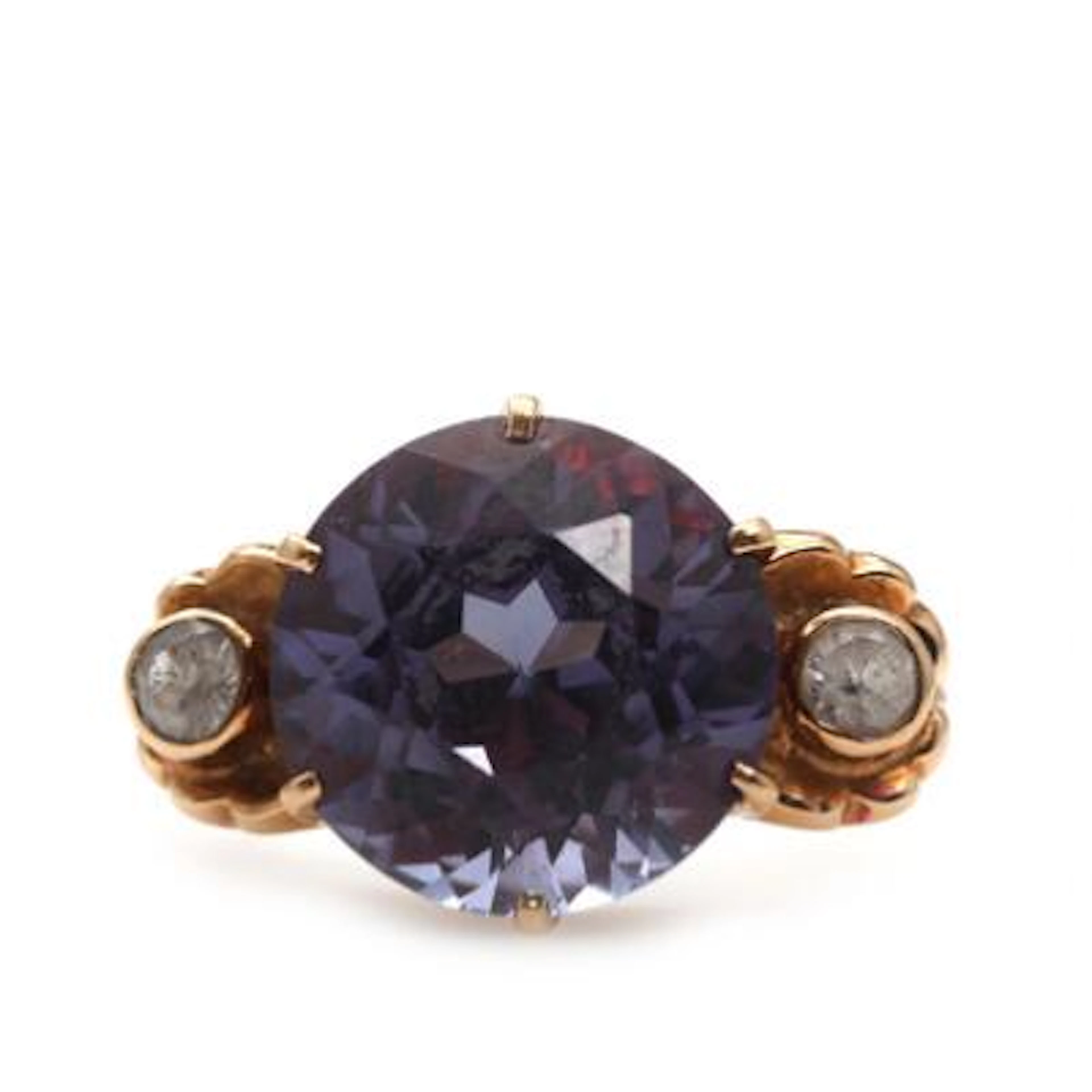A sapphire- and topaz ring set with sapphire and topaz, mounted in