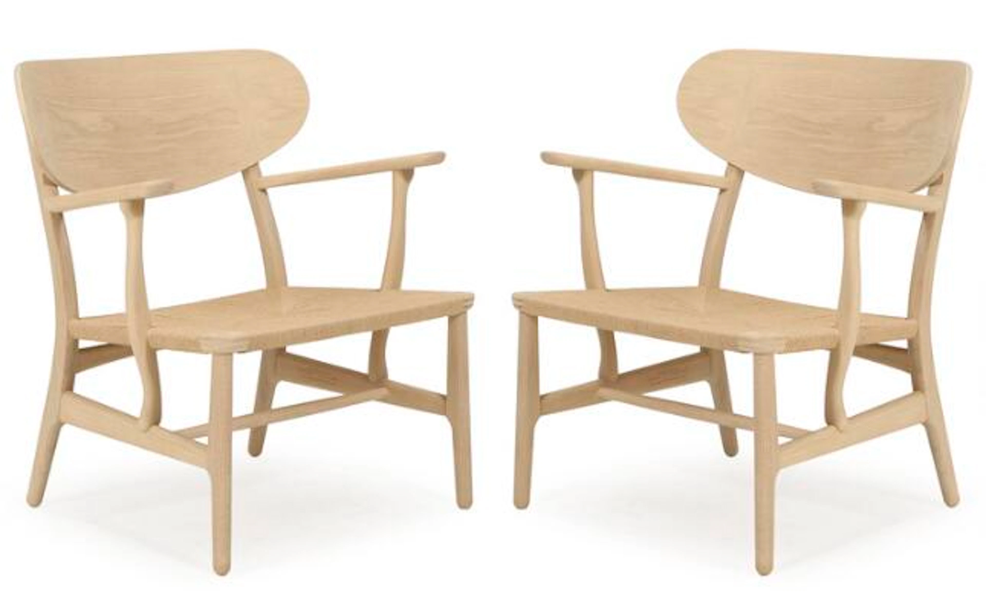 Hans J. Wegner: "CH 22". A pair of easy chairs with oak frame and