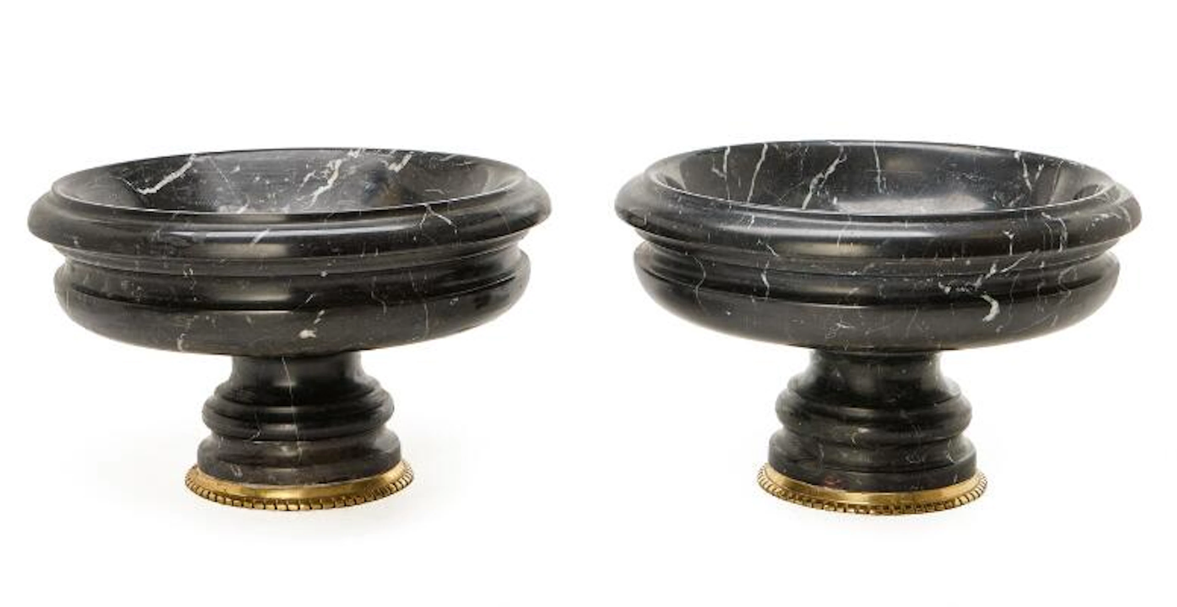 A pair of tazze in black marble. Lower edge mounted with gilt bronze.