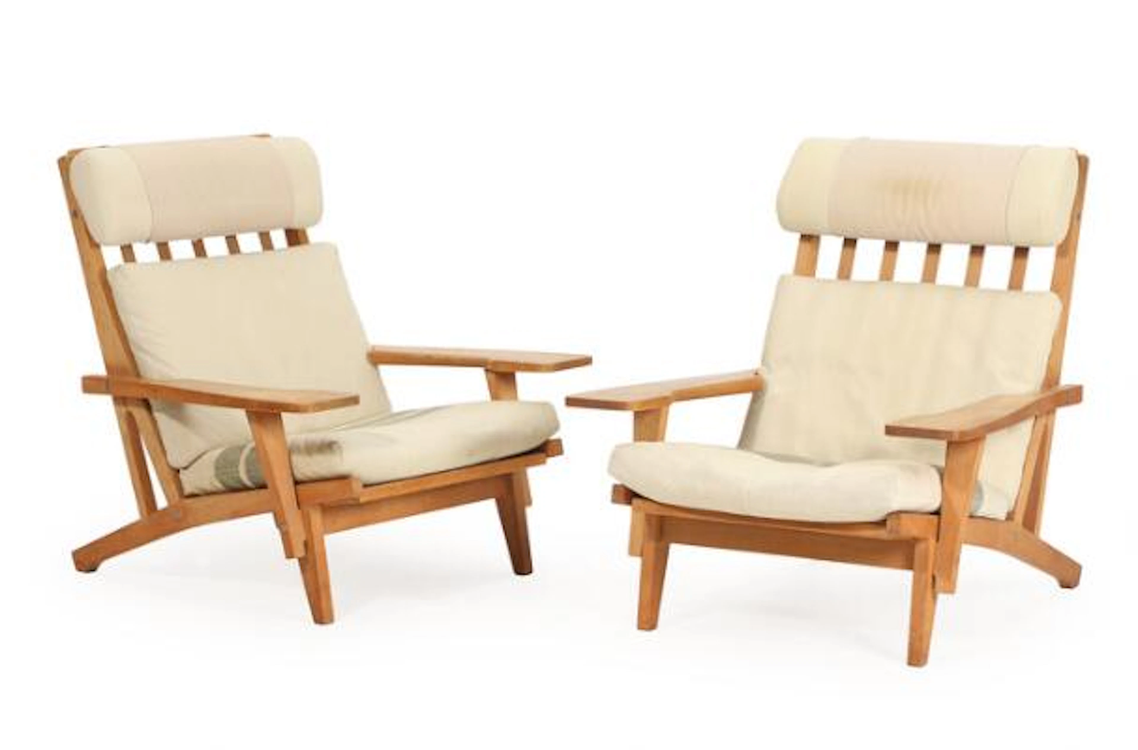 Hans J. Wegner: "GE 375". A pair of highback oak easy chairs, loose