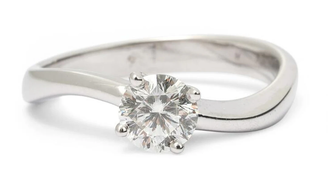 A diamond ring set with a brilliant-cut diamond, mounted in 18k white
