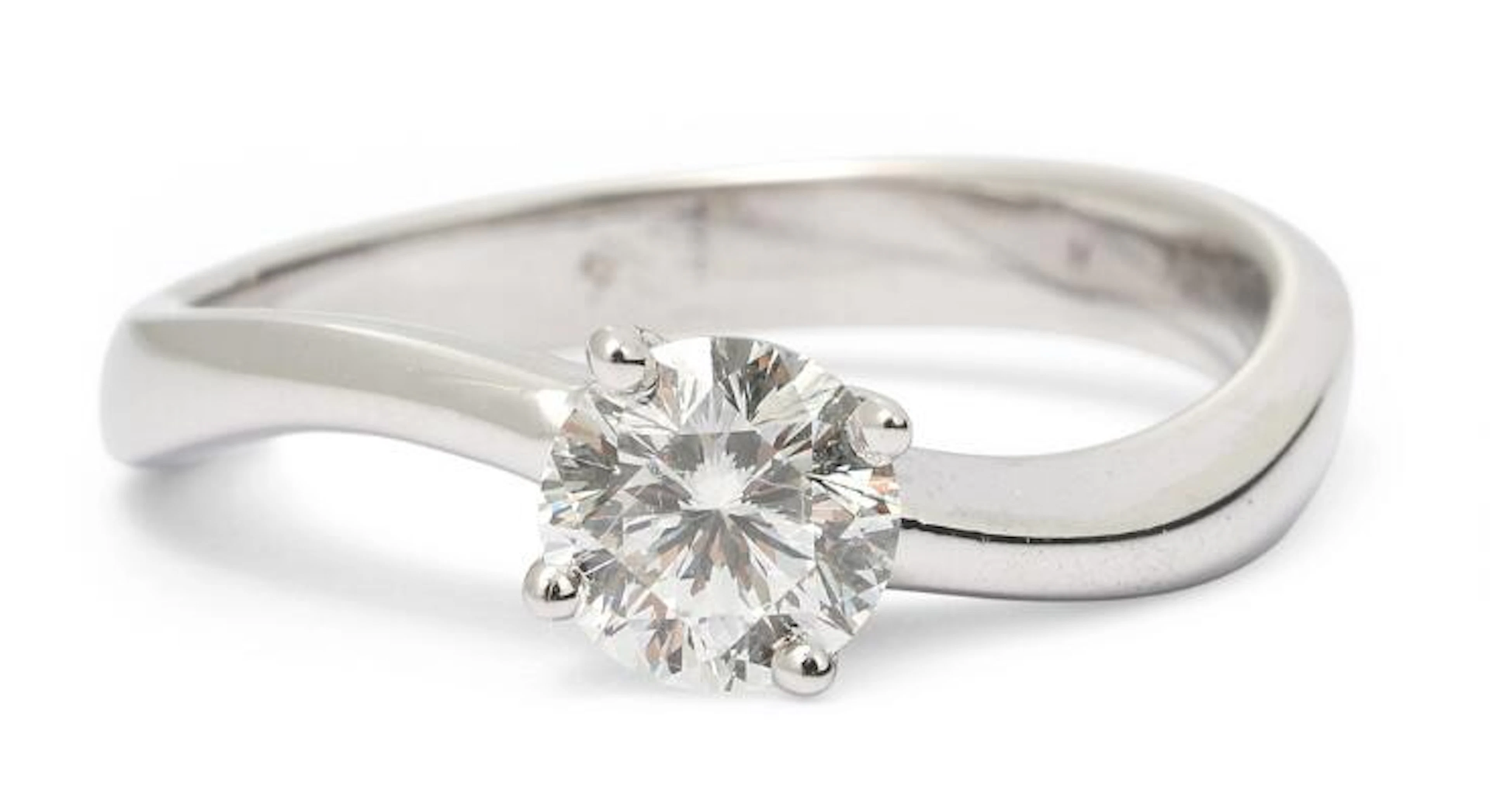 A diamond ring set with a brilliant-cut diamond, mounted in 18k white