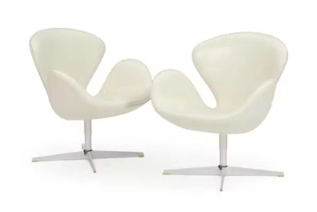Arne Jacobsen: "The Swan". A pair of lounge chairs upholstered with