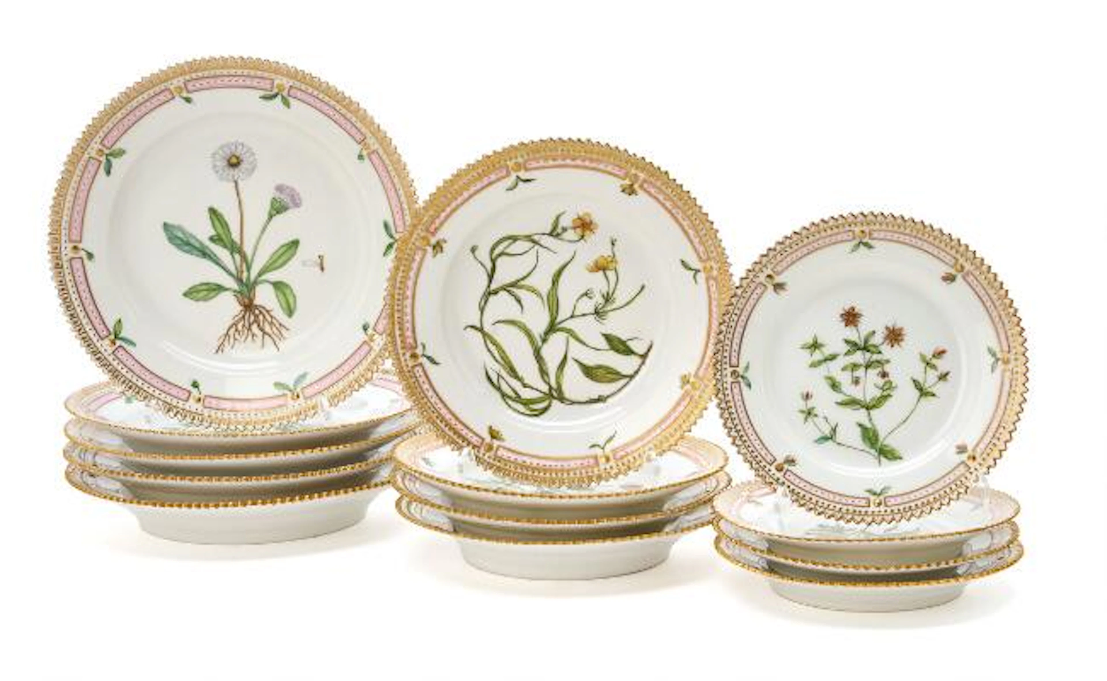 13 various "Perlestellet" pieces decorated in Flora Danica manner.