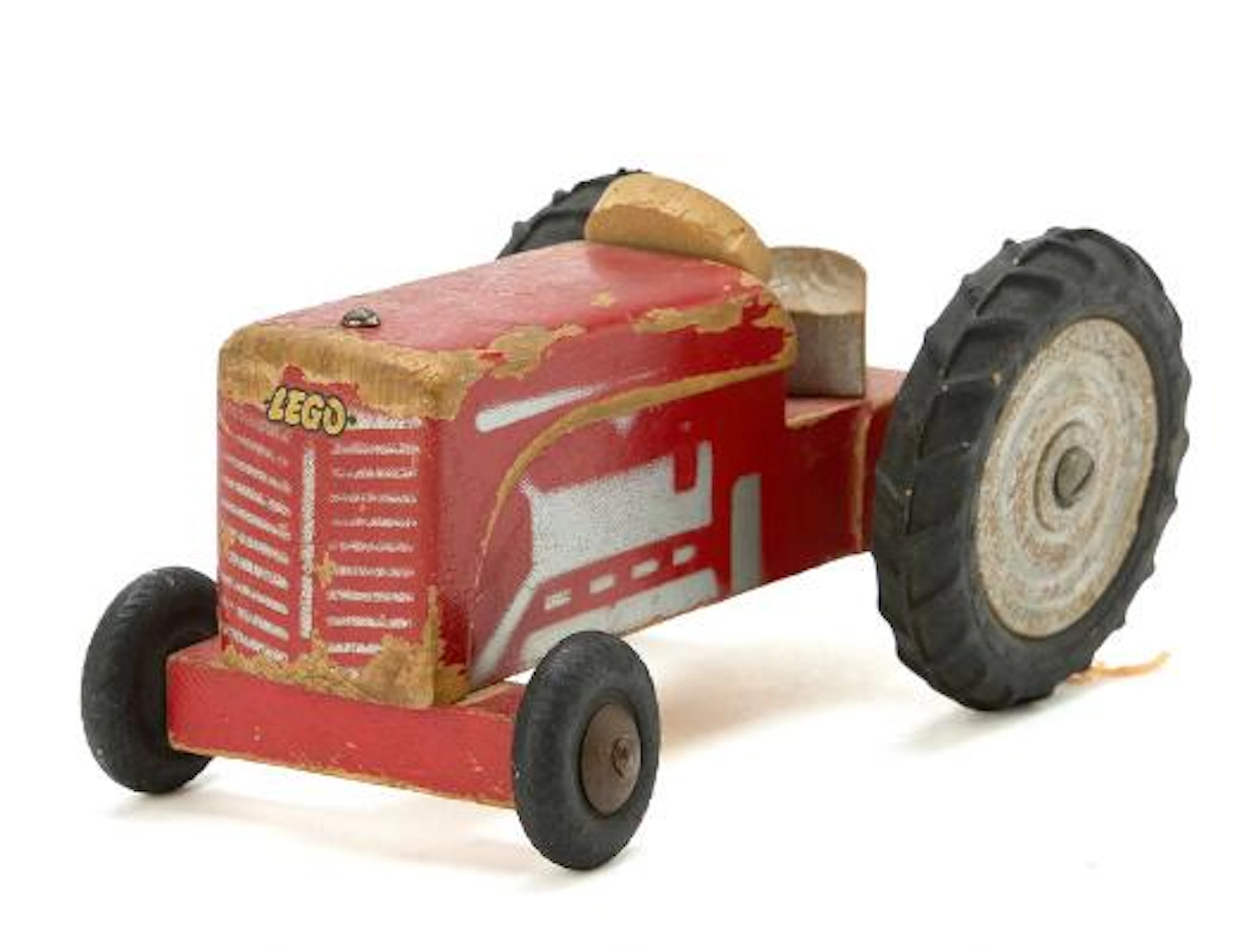 LEGO: Tractor of painted wood. L. 17 cm. – Bruun Rasmussen Auctioneers