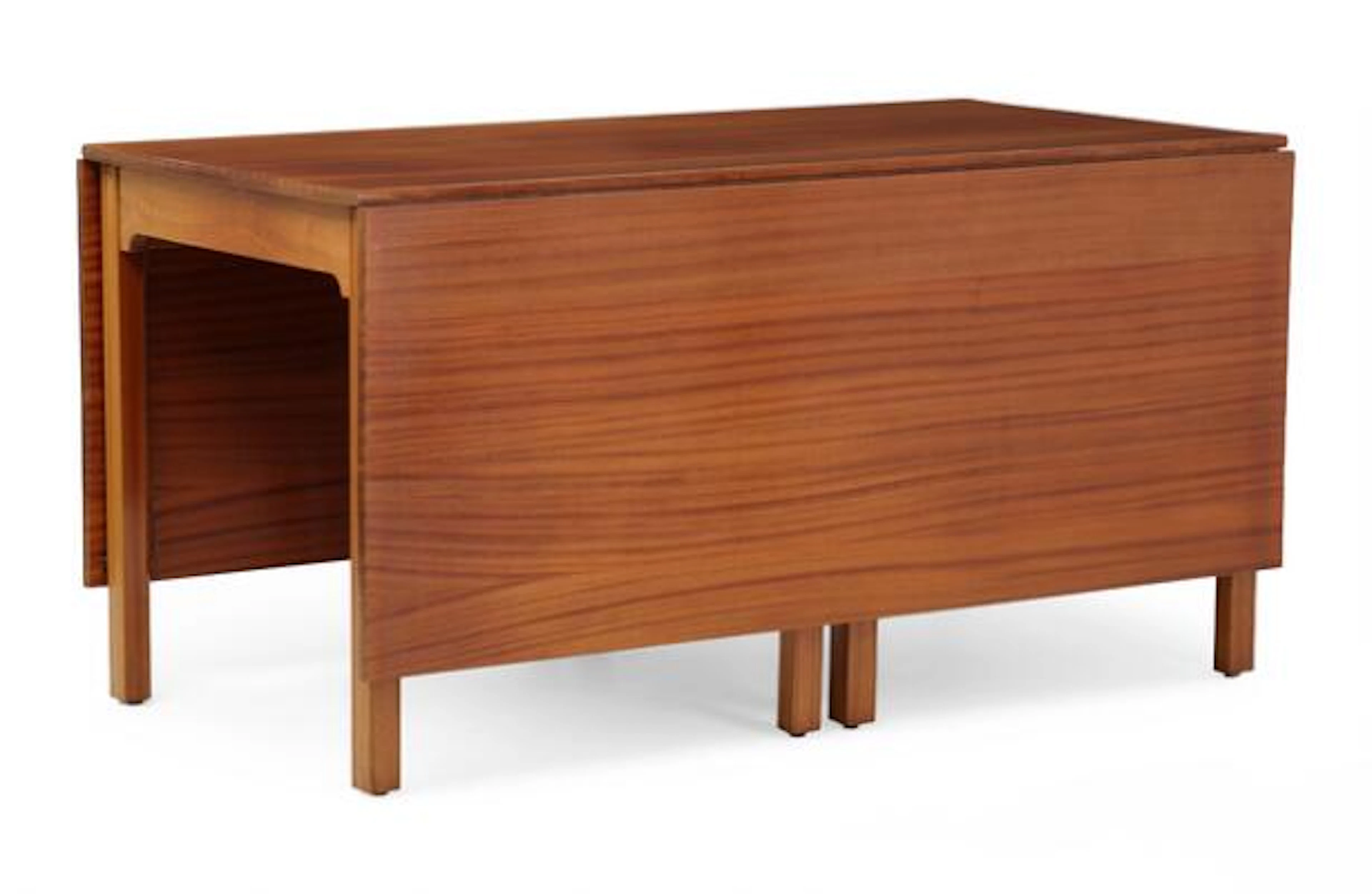 Kaare Klint: Table of solid mahogany, top with two leaves. Manufactured