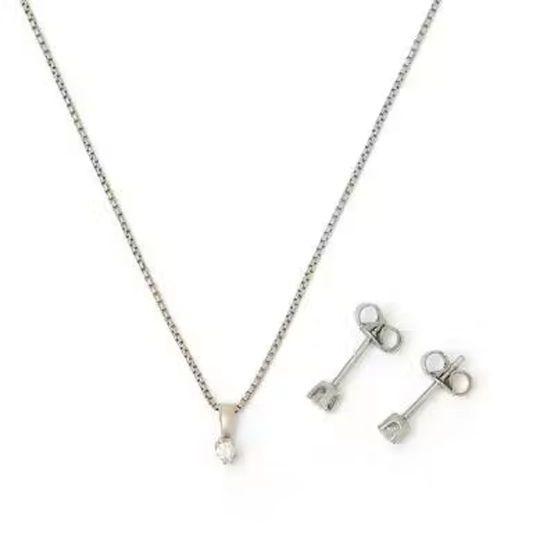 A solitaire diamond jewellery set comprising a pair of ear studs and