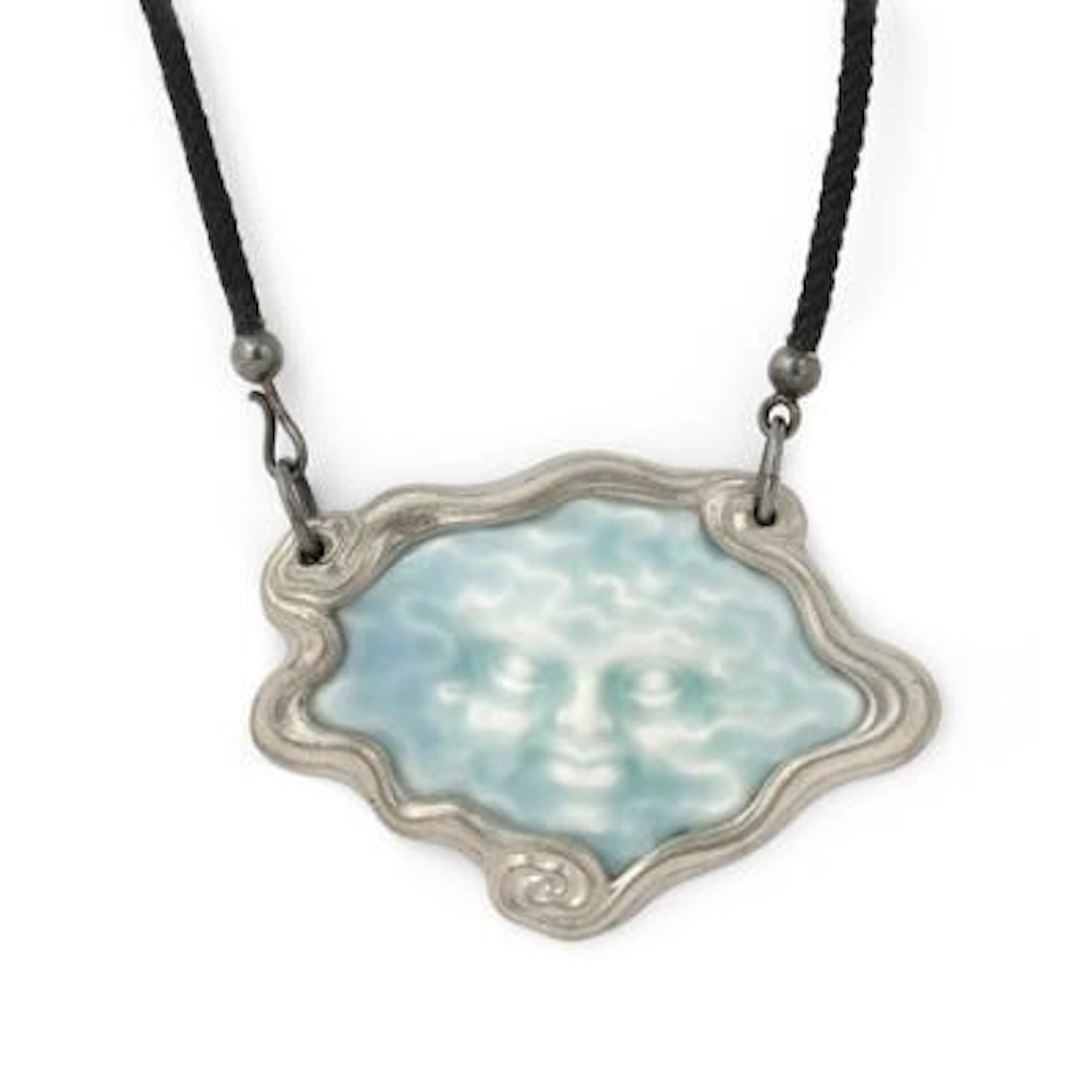 Arje Griegst: A necklace and pendant in pewter and procelain set with