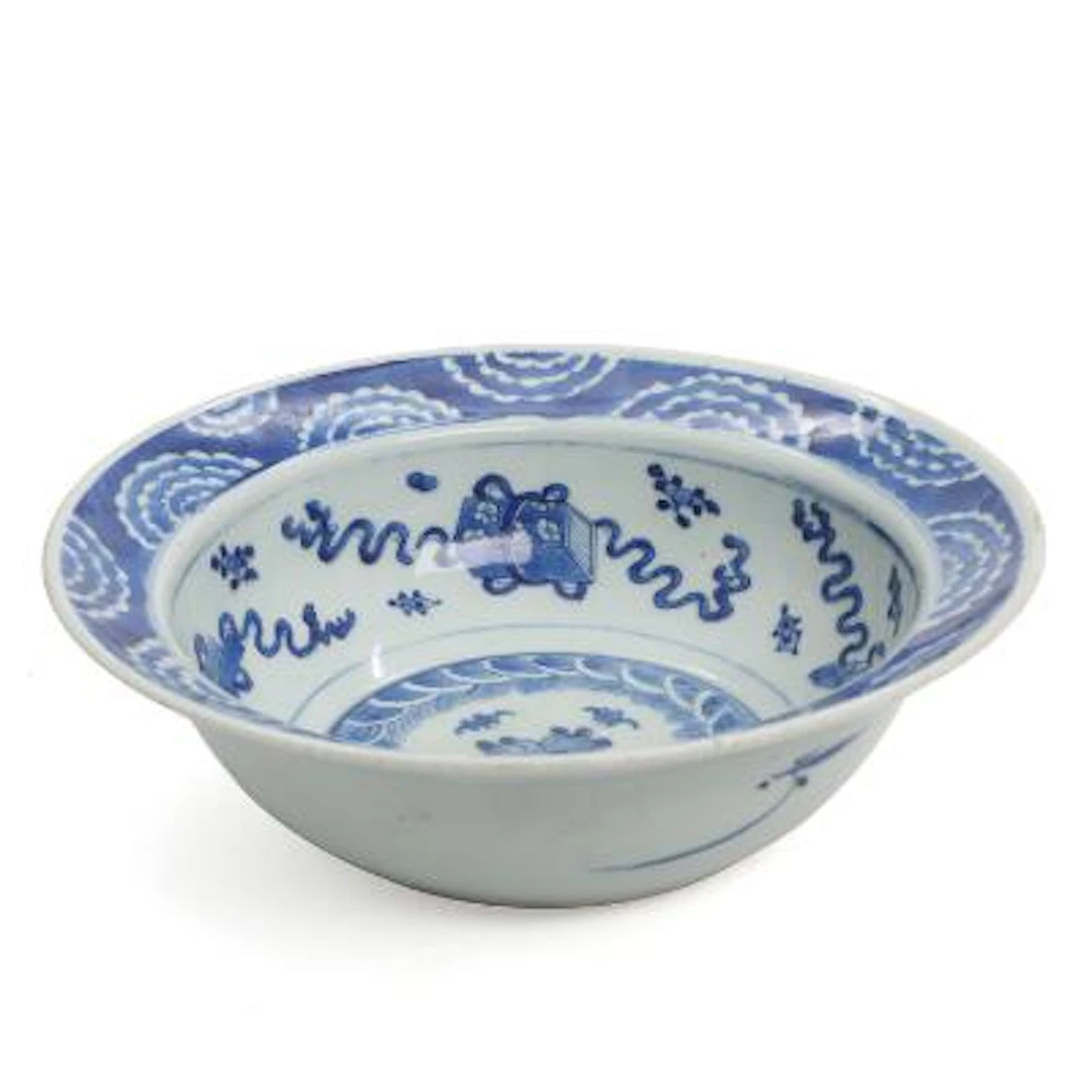 Chinese blue and white porcelain wash basin, decorated with Buddhist